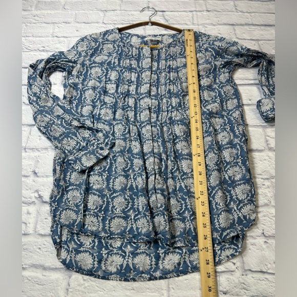 Old Navy Blue and White Floral Blouse - Picture 6 of 7